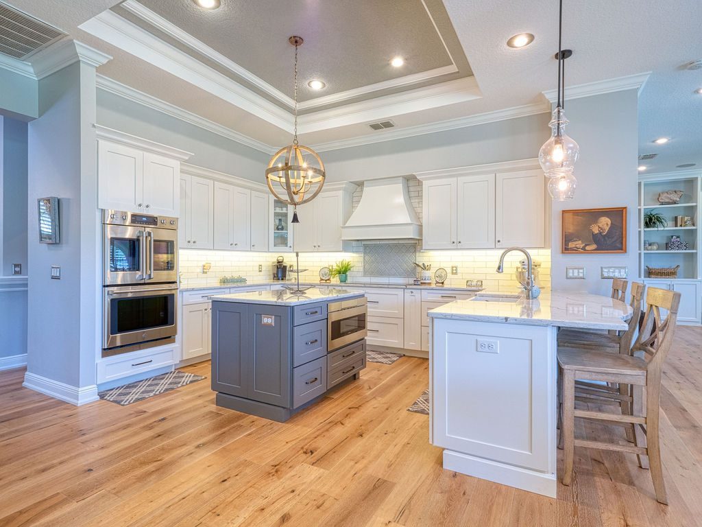 Kitchen Islands in Winter Haven, Florida